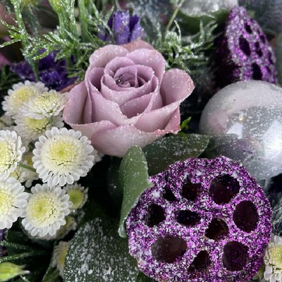 frosted-amethyst-gardens-handtie-bouquet-christmas-flowers-florist-delivery-strood-rochester-medway-kent