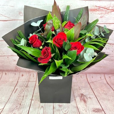 6-half-dozen-freedom-red-roses-bouquet-valentines-day-delivered-strood-rochester-medway-kent