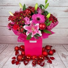 mistletoe-kisses-handtie-aquapacked-bouquet-christmas-flowers-delivery-strood-rochester-medway