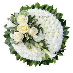 white-calla-lilies-roses-foliage-posy-pad-funeral-flowers-strood-rochester-medway-kent